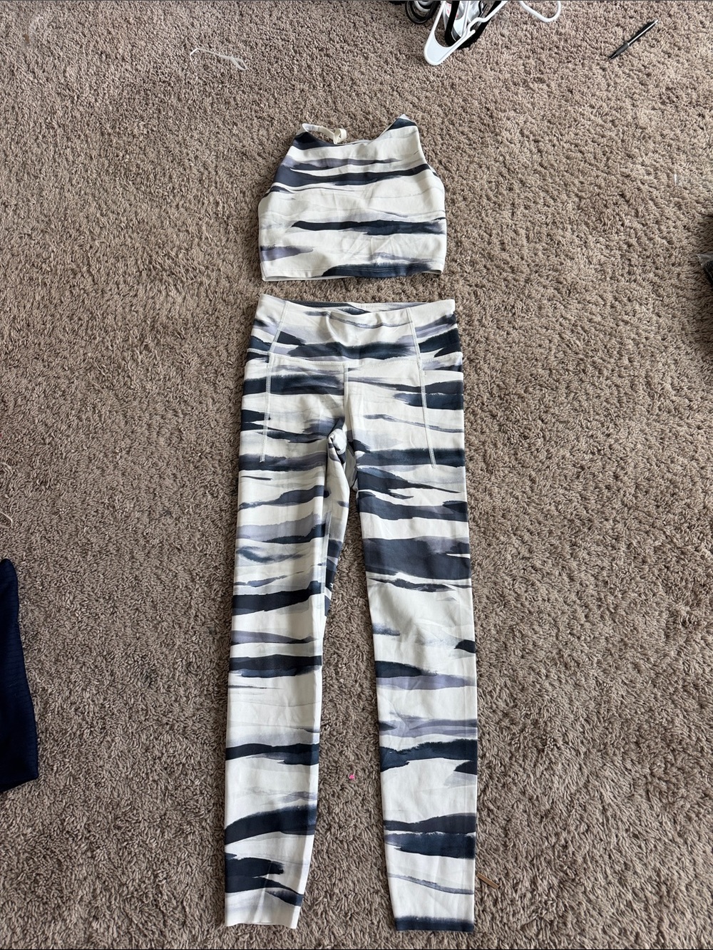 GAP Cream and Black Brushstroke Leggings and top set